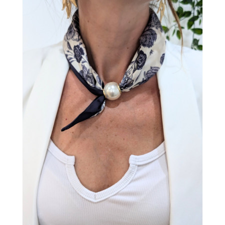 Foulard femme fleuri noir et blanc perle nacrée