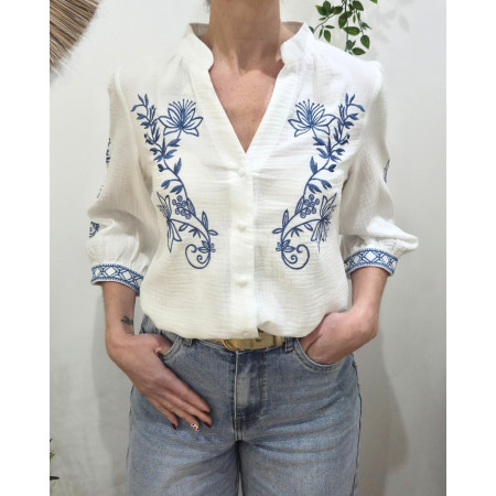 Chemisier femme blanc coton gaz fleurs brodées bleu jean