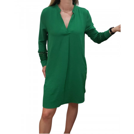 Robe droite verte manches brodées
