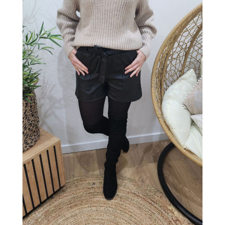 Short femme similicuir noir ceinture nouée