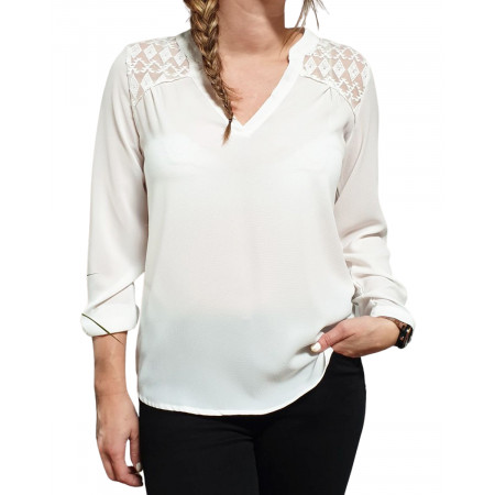 Blouse blanche épaules et dos ajourés ethnique