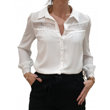 Chemisier blanc manche et poitrine brodées