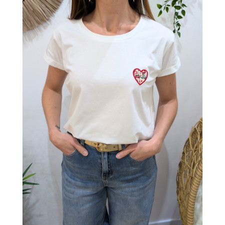 T-shirt femme blanc coeur brodé petites fleurs rouges et vertes